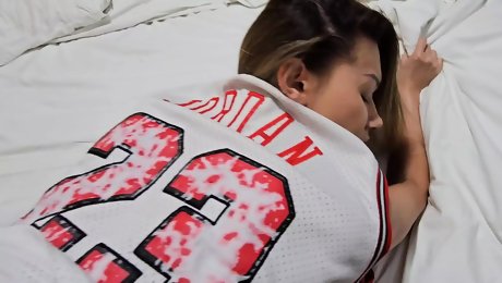 Big Ass Stepmom, Chicago Bulls Fan, Agreed to Anal Riding and Anal Crempie