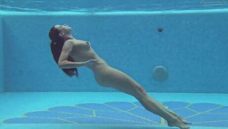 Sazan Cheharda on and underwater naked swimming